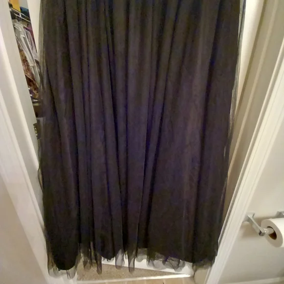 Maxi Tulle Plus Formal Dress NWT. Size 18(M) - Picture 4 of 10